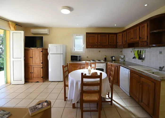 Hotel Chiar' Di Luna San Ciprianu